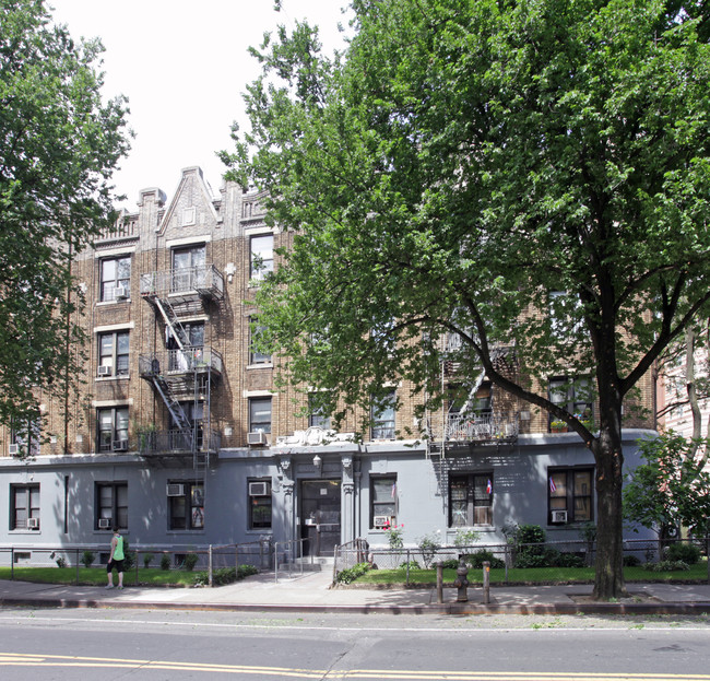 402-404 Ocean Ave in Brooklyn, NY - Building Photo - Building Photo