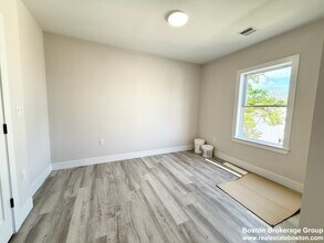 10 Cawfield St, Unit 1 in Boston, MA - Building Photo - Building Photo