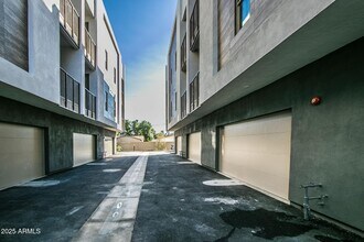 1443 E Osborn Rd in Phoenix, AZ - Building Photo - Building Photo