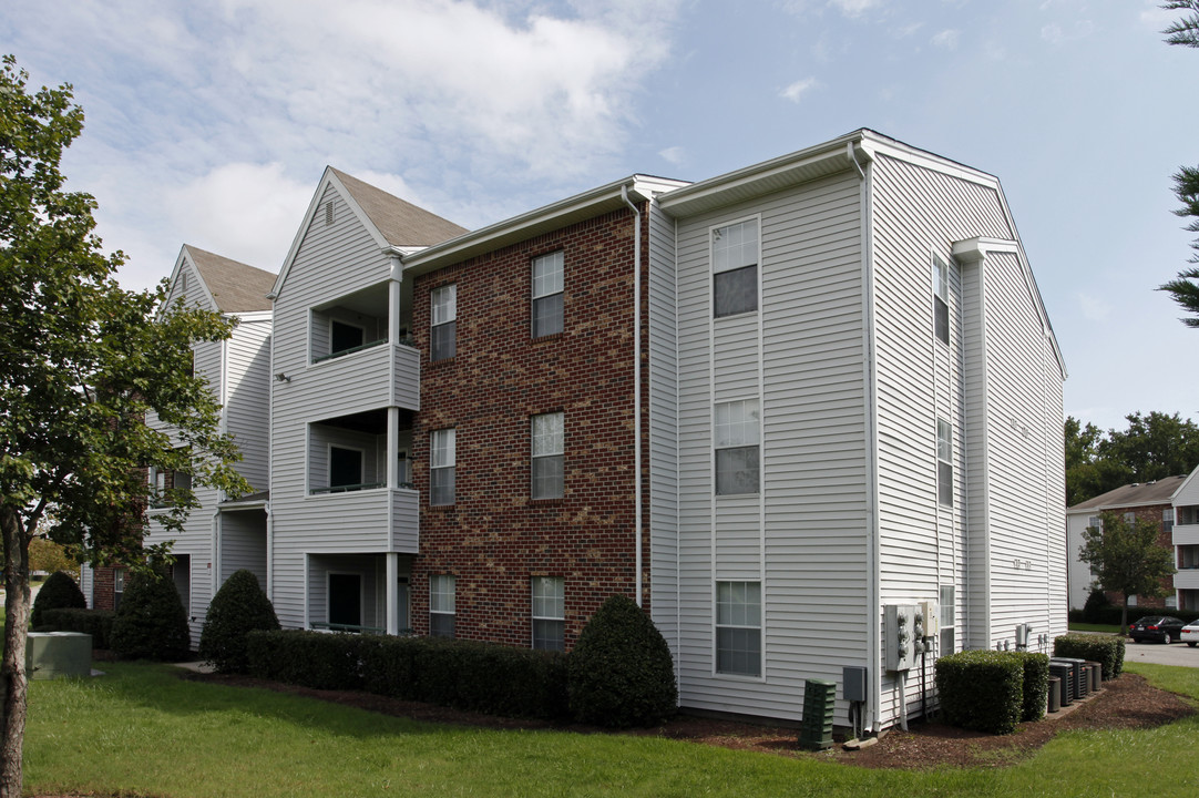 Mill Creek Apartments in Chesapeake, VA - Building Photo