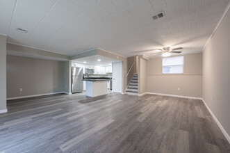 Aurora Manor Townhomes in Pittsburgh, PA - Foto de edificio - Interior Photo