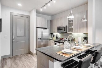 120 W CityLine Dr in Richardson, TX - Building Photo - Building Photo