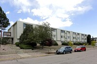 Exterior - Airlan Arms Apartments in Colorado Springs, Colorado