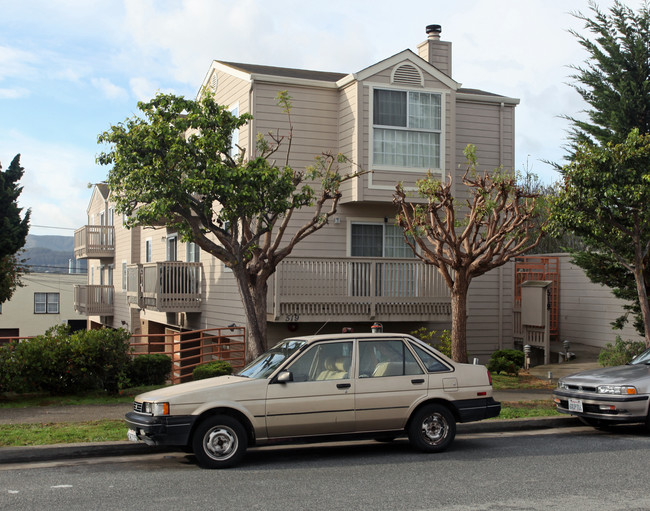 519 Baden Ave in South San Francisco, CA - Foto de edificio - Building Photo