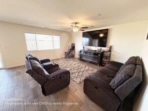 1613 S. Dinkey Creek Rd in Hanford, CA - Building Photo - Building Photo