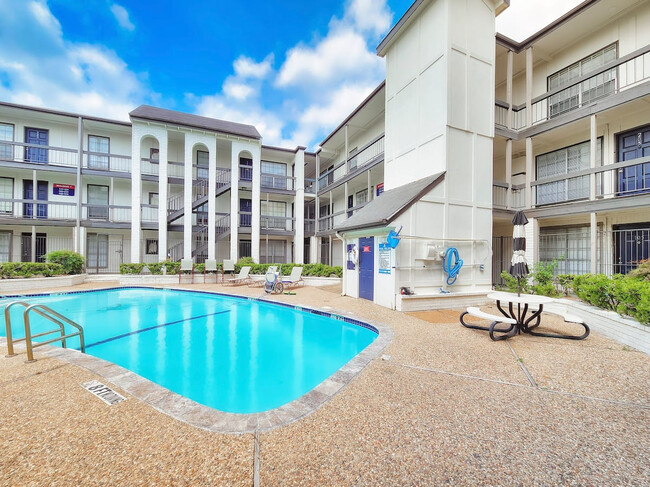 Star Braeswood Apartments