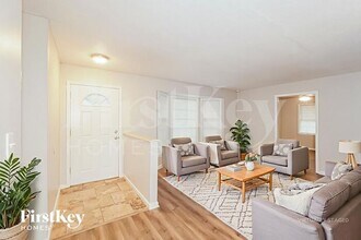 5613 Manning Ave in Raytown, MO - Building Photo - Building Photo