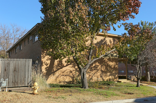 The Southwind Apartments in Tulsa, OK - Building Photo - Building Photo