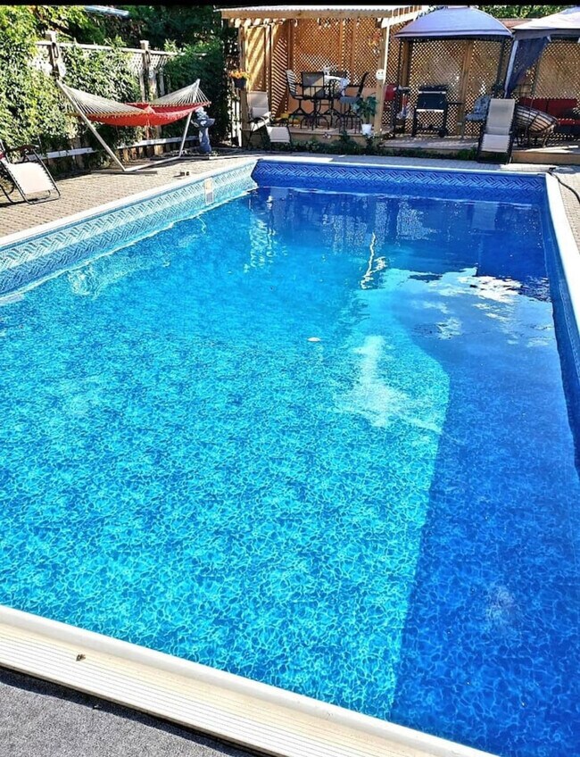 48 Vanbuskirk Dr in St Thomas, ON - Building Photo - Building Photo