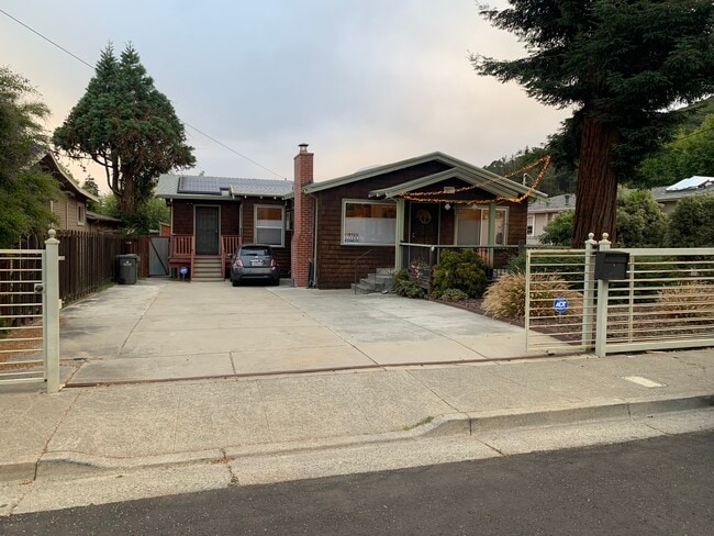 property at 3951 Altamont Ave