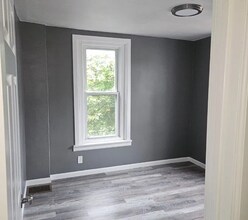 5555 Crowson St in Philadelphia, PA - Building Photo - Building Photo