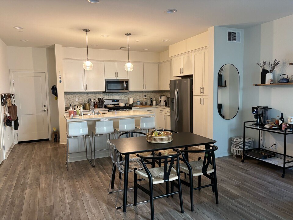 306 Farmhouse Dr in Simi Valley, CA - Building Photo