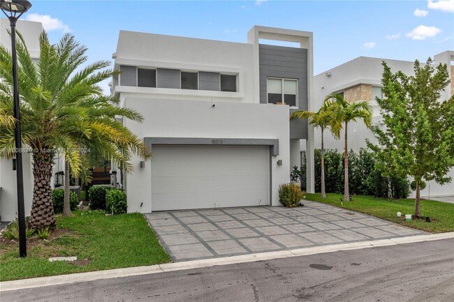 10373 NW 68th Terrace in Doral, FL - Building Photo - Building Photo