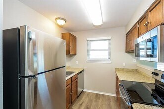 4214 S Halifax Way in Aurora, CO - Foto de edificio - Building Photo