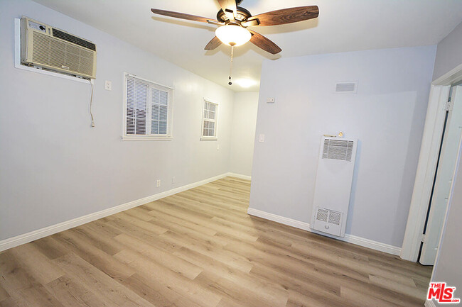 181 W Spazier Ave in Burbank, CA - Building Photo - Building Photo
