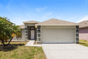 12620 Lake Vista Dr in Gibsonton, FL - Building Photo