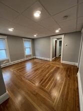 5 Green St, Unit 1 in New Bedford, MA - Foto de edificio - Building Photo