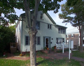 154 Commercial St in Provincetown, MA - Building Photo - Building Photo