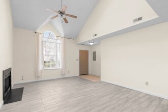 355 Lee's Ml Dr in Newport News, VA - Building Photo - Building Photo