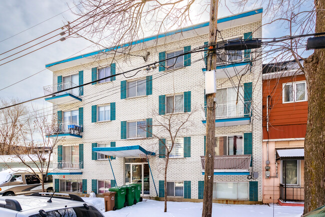 10 Rolland Av in Lachine, QC - Building Photo - Building Photo