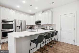 55 Silverway Dr in Herndon, VA - Building Photo - Building Photo