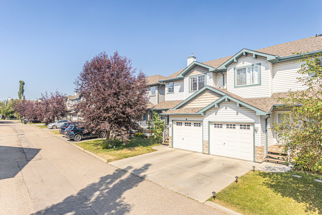 1254 Tredger Crt NW in Edmonton, AB - Building Photo