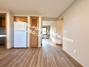 4030 Springwood Dr in Fort Wayne, IN - Building Photo - Building Photo