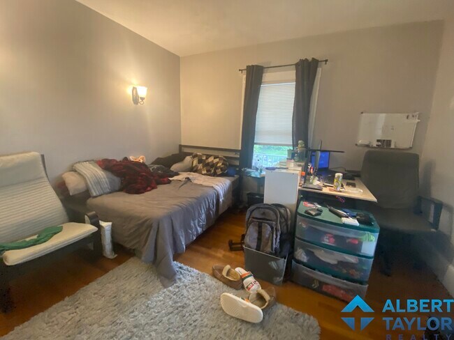 30 Touro Ave, Unit 30 in Medford, MA - Foto de edificio - Building Photo
