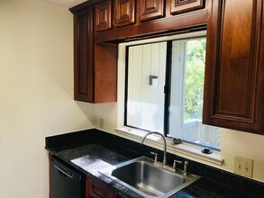 3033 Kaiser Dr, Unit C in Santa Clara, CA - Building Photo - Building Photo