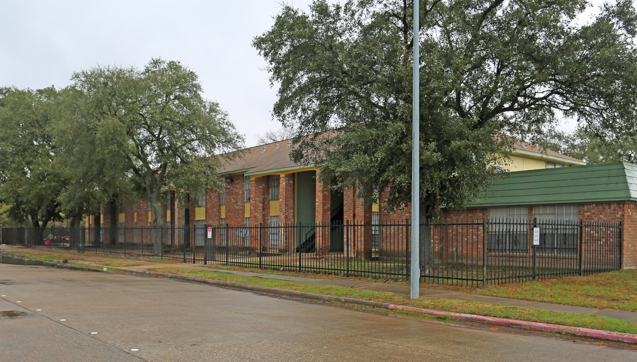 Angel Ridge in Houston, TX - Building Photo