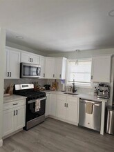 16 Catherine St in Bristol, RI - Building Photo - Building Photo