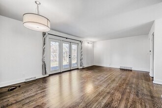 4585 Martin Dr in Boulder, CO - Foto de edificio - Building Photo