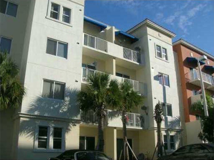 11050 SW 196th St in Miami, FL - Building Photo