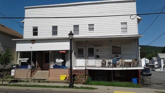 571 Washington Ave in Jermyn, PA - Building Photo