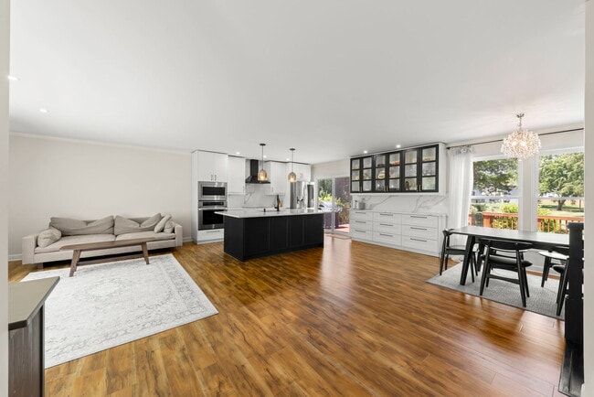 215 Longridge Ct in Naperville, IL - Building Photo - Building Photo