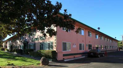 Magnolia Suites in Carmichael, CA - Building Photo - Building Photo