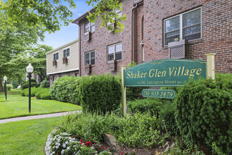 Shaker Glen Village in Woburn, MA - Foto de edificio - Building Photo