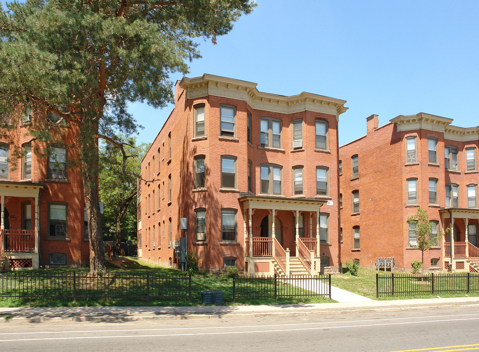 569-571 Zion St in Hartford, CT - Building Photo