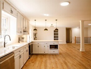 95 Simpson Dr NE in Kennesaw, GA - Building Photo - Building Photo