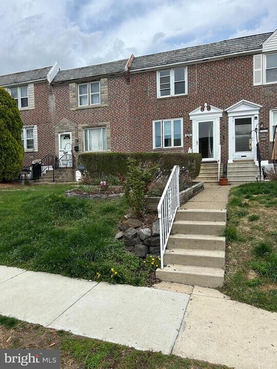 909 Fairfax Rd in Drexel Hill, PA - Building Photo
