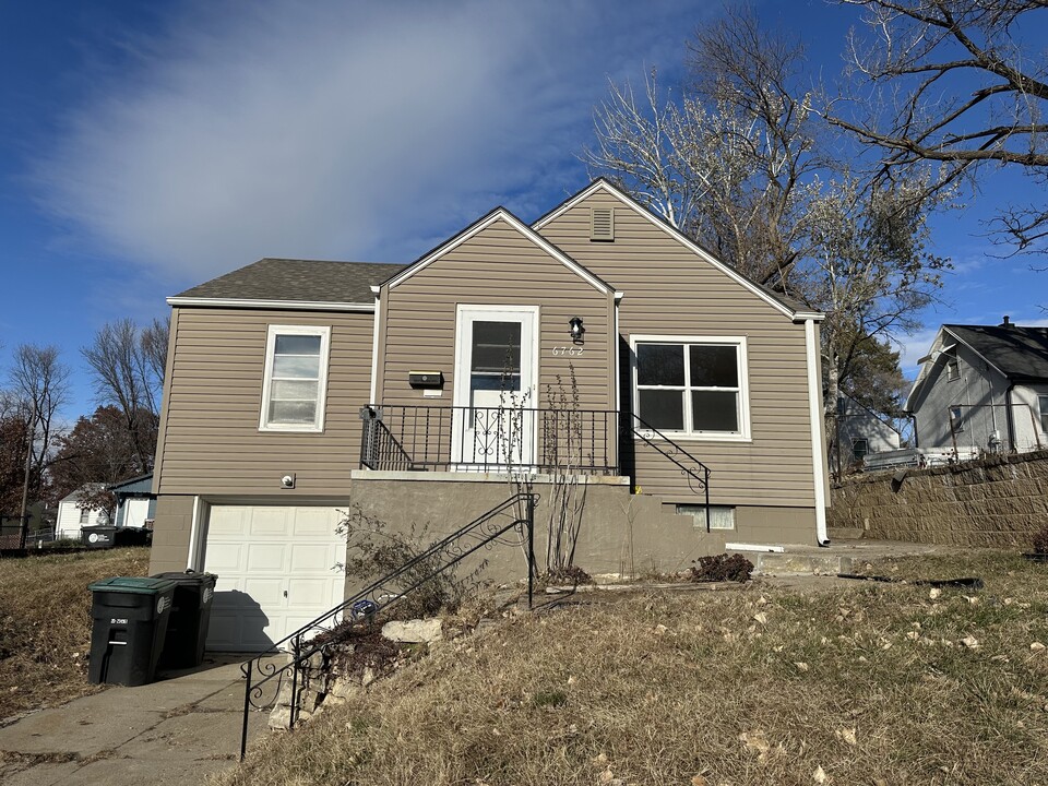 6762 Maple St in Omaha, NE - Building Photo