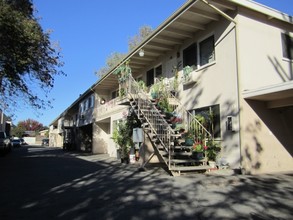 14921 Vanowen St in Van Nuys, CA - Building Photo - Building Photo