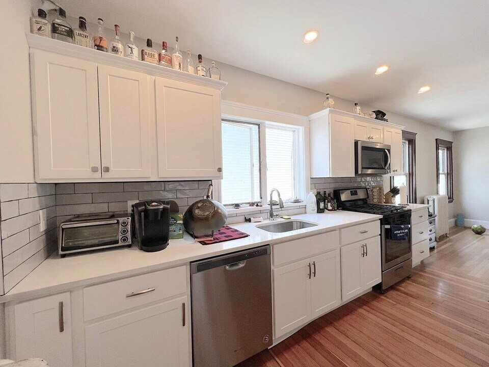 52 Blenford Rd in Boston, MA - Building Photo