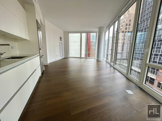 East 44th Street in New York, NY - Building Photo - Building Photo