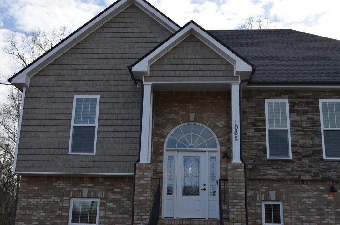 1062 Harrison Way in Clarksville, TN - Building Photo