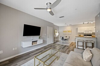 8341 38th Street Cir E, Unit 203 in Sarasota, FL - Building Photo - Building Photo
