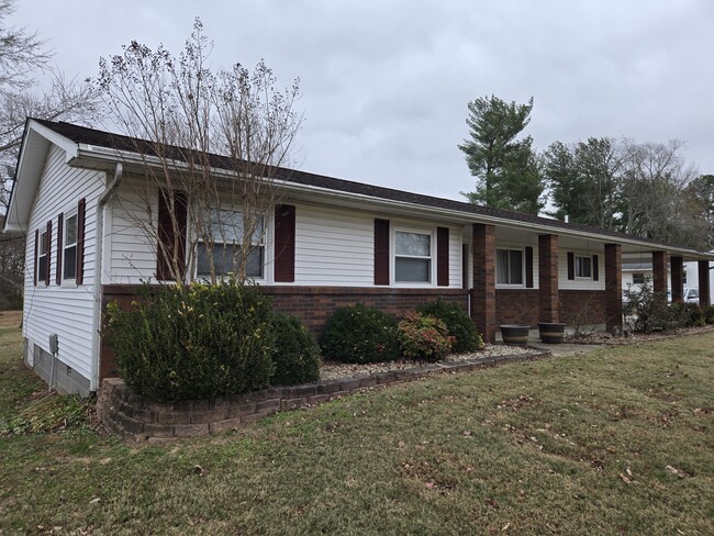 950 Old Rte 146 Loop in Vienna, IL - Building Photo - Building Photo