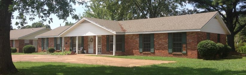 Cypress Gardens in Florence, AL - Foto de edificio