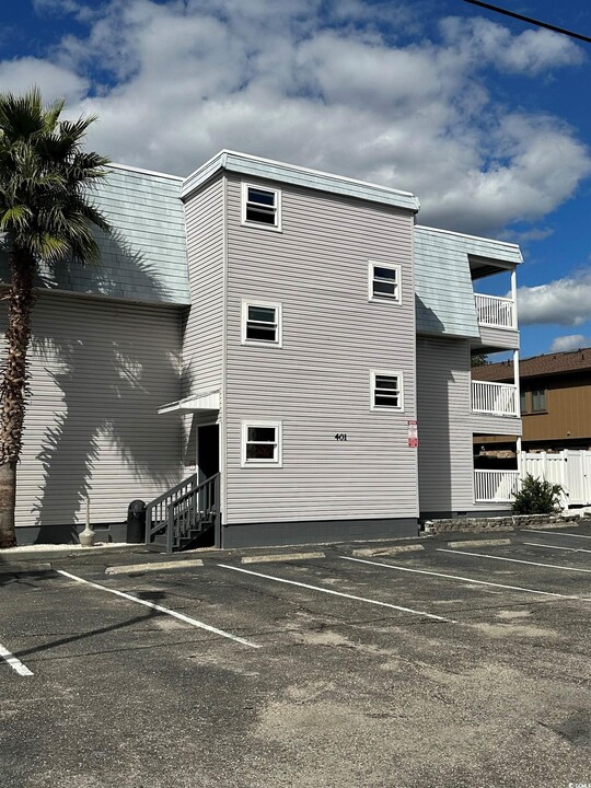 401 N Hillside Dr in North Myrtle Beach, SC - Building Photo