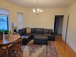 533 Belmont St, Unit 1 in Belmont, MA - Foto de edificio - Building Photo
